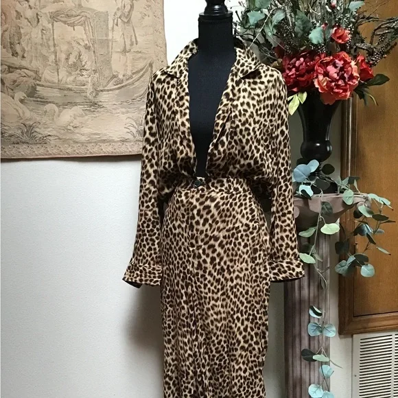 Zara Animal Print Pants & Blouse Set - Picture 3 of 10